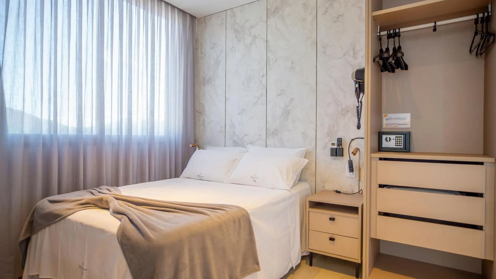 Elegance Apartamentos 1 Quarto Para 4 Pessoas Em Bombinhas 0*,